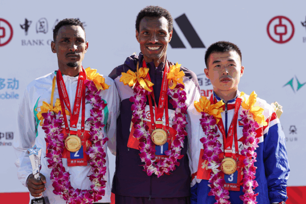 Ethiopian_Runners_Dominate_2025_Beijing_Marathon_Titles