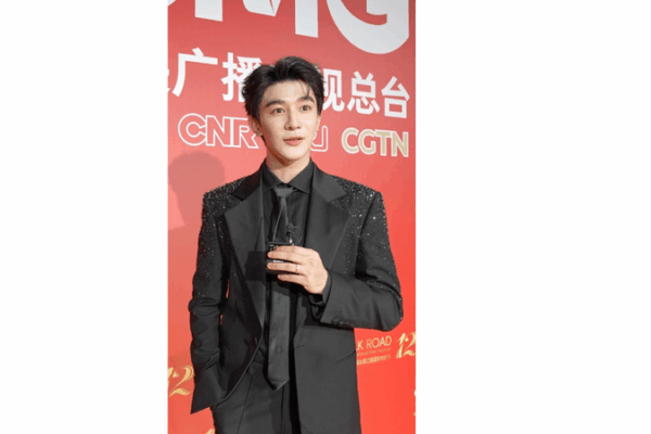 Fuzhou_s_Tourism_Boom__Actor_Xia_Zhiguang_Shares_City_s_Cultural_Treasures video poster