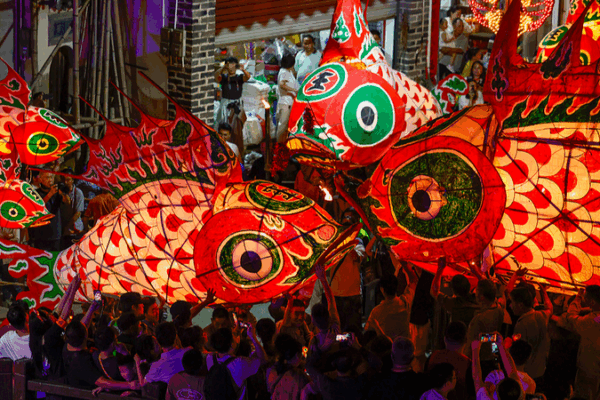 Glowing_Fish_Lantern_Swims_into_Global_Cultural_Spotlight