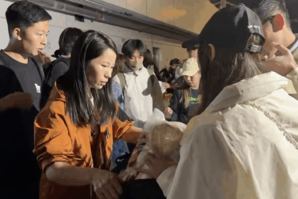 Hong_Kong_s_Deadliest_Fire_in_Decades_Sparks_Community_Solidarity video poster