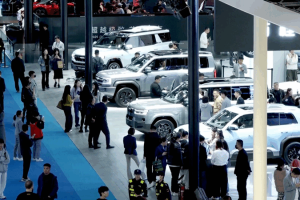 Japanese_Automakers_Grapple_with_China_Market_Shifts_in_2025 video poster