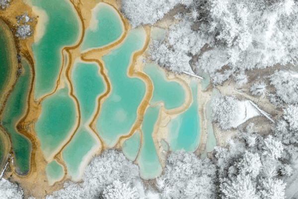 Jiuzhaigou_Transformed_into_Winter_Paradise_with_First_Snowfall