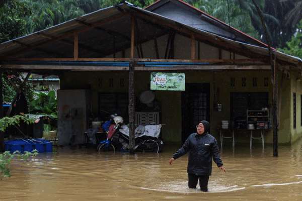 Malaysia_Floods__Over_18_000_Evacuated_as_Monsoon_Rages