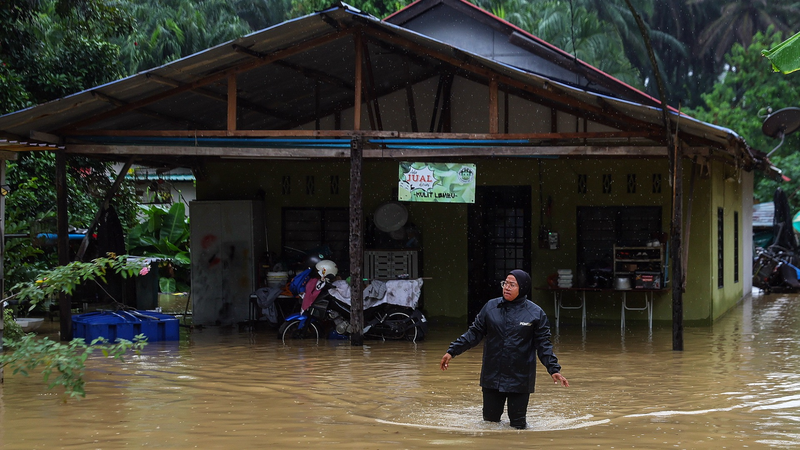 Malaysia_Floods__Over_18_000_Evacuated_as_Monsoon_Rages - Khabar Asia Malaysia_Floods__Over_18_000_Evacuated_as_Monsoon_Rages