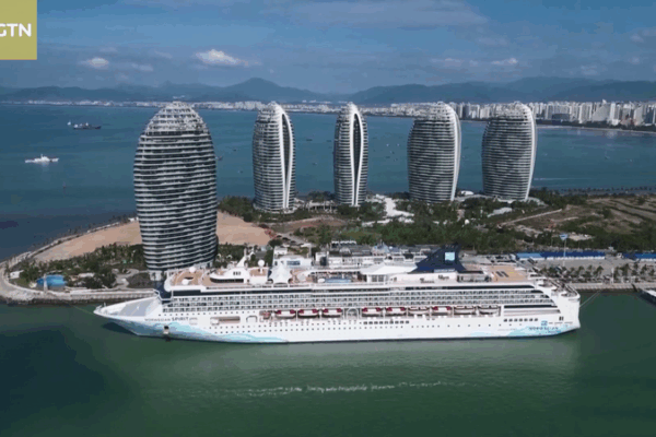 Norwegian_Spirit_Sets_Record_in_Sanya_with_99__Foreign_Passengers video poster