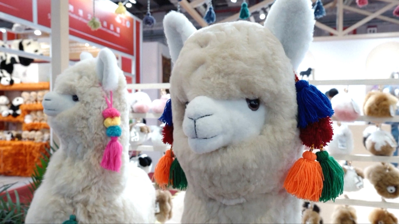 Peruvian_Alpaca_Dolls_Steal_Spotlight_at_Shanghai_s_CIIE_Expo video poster