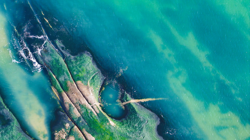 Rizhao_s_Winter_Coastline_Draws_Global_Tourists_in_2025