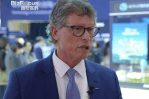 Siemens_Exec_Praises_China_s_Green_Transition_at_Shanghai_Expo video poster