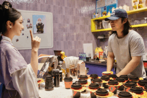 Solo_Comedy_Blends_Humor_with_Sichuan_Flavors_in_Shanghai