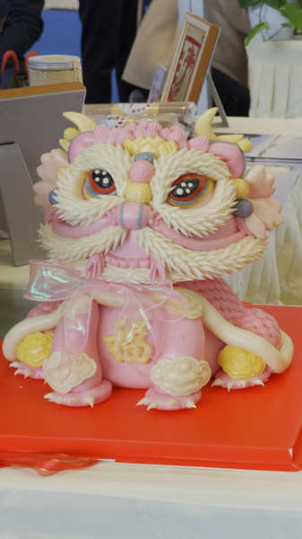 TCM_Meets_Culinary_Art__Shaanxi_s_Medicinal_Steamed_Buns video poster