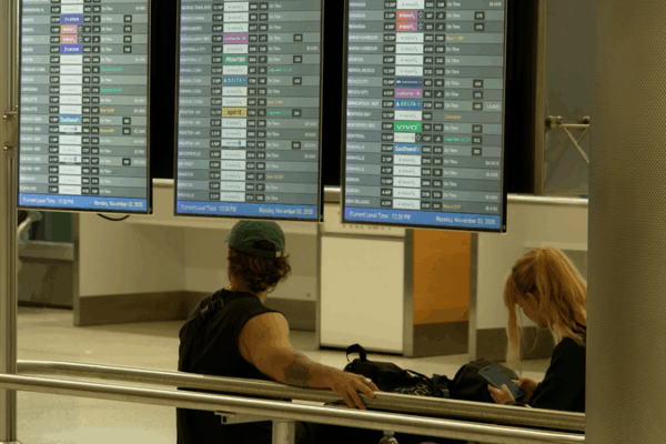 US_Government_Shutdown_Sparks_Air_Travel_Chaos_Nationwide video poster