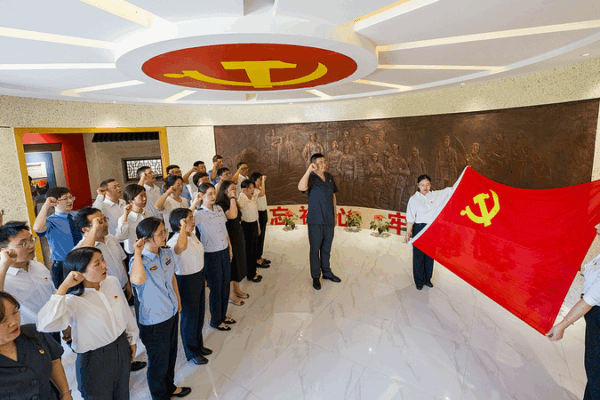 Xi_Jinping_Stresses_CPC_Self_Reform_in_New_Qiushi_Journal_Article