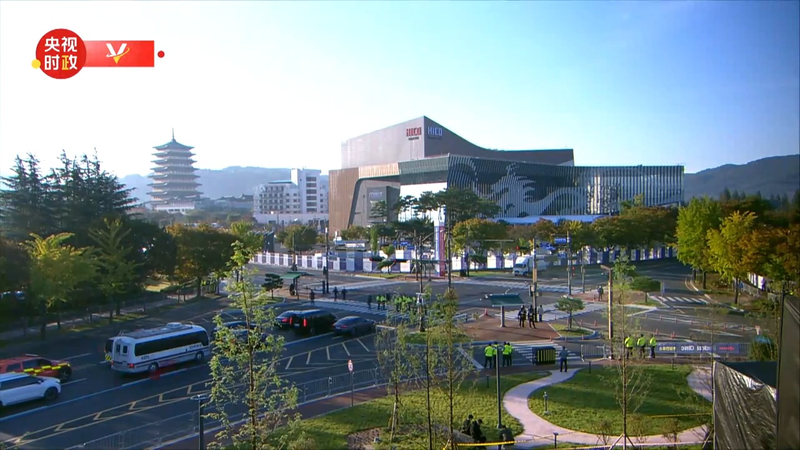 Xi_Jinping_Stresses_Cooperation_at_APEC_Leaders__Meeting_poster - Khabar Asia Xi_Jinping_Stresses_Cooperation_at_APEC_Leaders__Meeting video poster