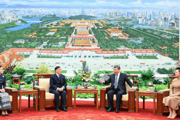 Xi_Jinping__Thai_King_Strengthen_Ties_in_Beijing_Meeting video poster