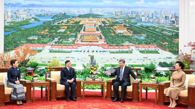 Xi_Jinping__Thai_King_Strengthen_Ties_in_Beijing_Meeting video poster
