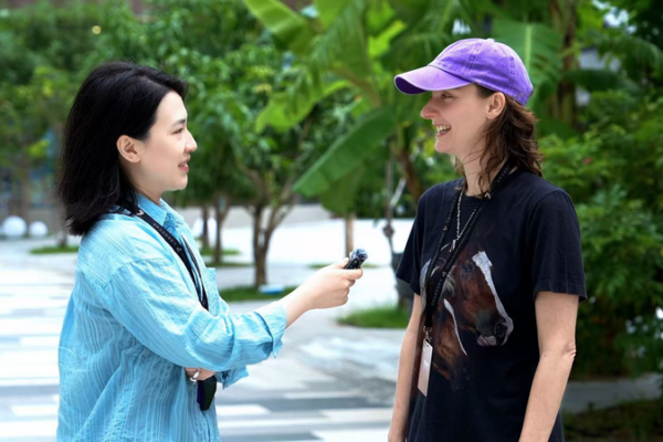 Belgian_Director_Praises_China_s_Cinematic_Diversity_at_HIIFF_2025 video poster