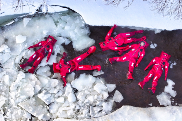 Inner Mongolia's Ice Floating Thrives in -40°C Winter Wonderland