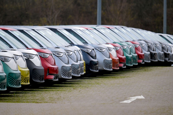 EU_Shifts_Gears_on_2035_Combustion_Engine_Ban_Amid_Industry_Pressure