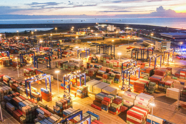 Hainan_s_Yangpu_Port_Nears_Readiness_as_Free_Trade_Hub_Prepares_for_Customs_Closure video poster