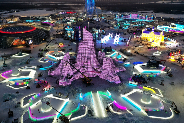 Harbin_Ice_Tower_Reaches_Record_Height_for_2025_Winter_Festival video poster