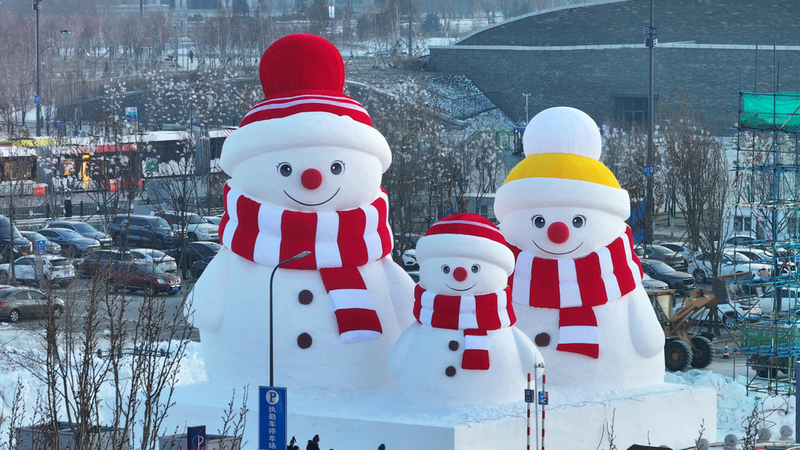 Harbin_s_2025__Fairytale_Snowman_Family__Draws_Global_Crowds