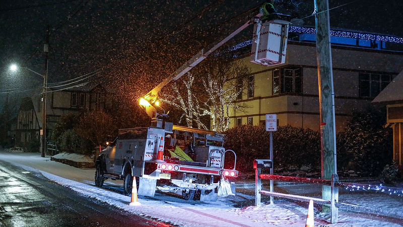 Heavy_Snow_Paralyzes_NYC__1_700__Flights_Canceled video poster