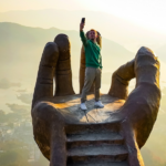 Hubei_s_Buddha_s_Hand_Cliff_Attracts_Global_Travelers_in_2025