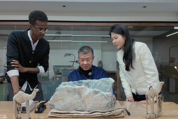 Jade_Sculpture_Celebrates_65_Years_of_China_Somalia_Friendship video poster