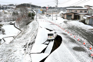 Major_Quake_Strikes_Eastern_Japan__30_Injured__Evacuations_Ordered