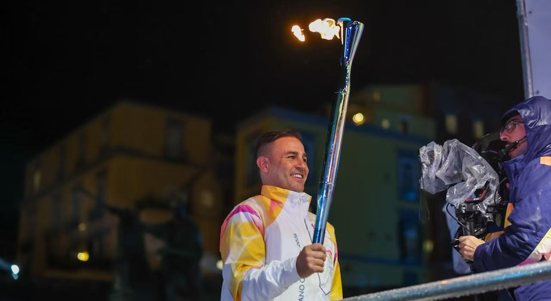 Milano_Cortina_2026_Torch_Lights_Up_Naples_Ahead_of_Christmas_Festivities