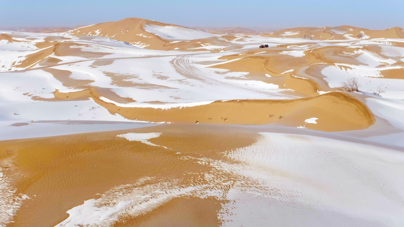 Ningxia_s_Winter_Wonderland__Snow_Meets_Desert_Dunes_in_2025