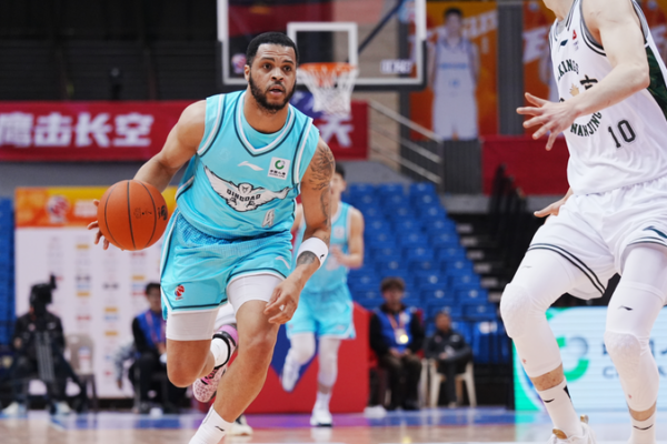 Quinndary_Weatherspoon_Drops_56_Points_as_Qingdao_Eagles_Dominate_CBA_Season_Opener