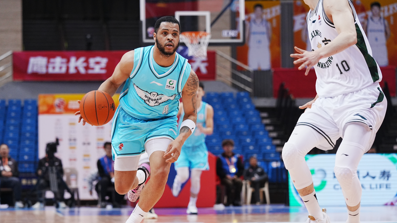 Quinndary_Weatherspoon_Drops_56_Points_as_Qingdao_Eagles_Dominate_CBA_Season_Opener