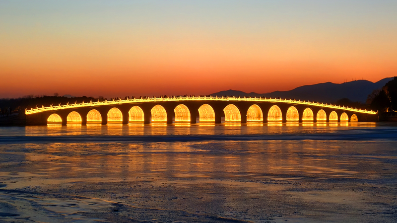 Seventeen_Arch_Bridge_Glows_in_Winter_Solstice_Majesty