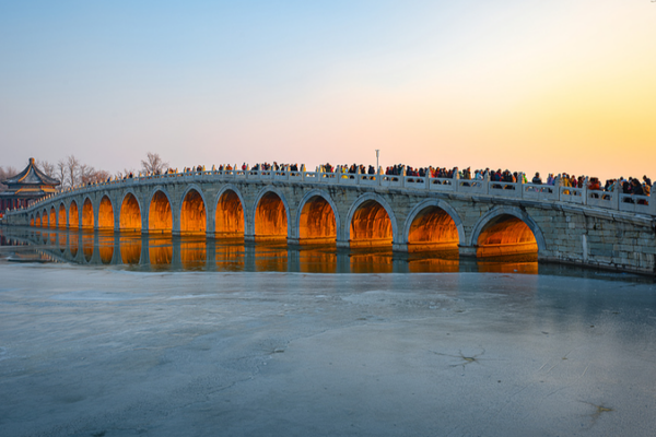 Seventeen_Arch_Bridge_Illuminates_Winter_Skies_in_Beijing_s_Summer_Palace video poster
