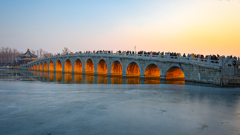 Seventeen_Arch_Bridge_Illuminates_Winter_Skies_in_Beijing_s_Summer_Palace video poster