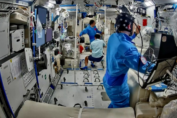 Shenzhou_21_Crew_Advances_Multidisciplinary_Research_on_China_s_Space_Station