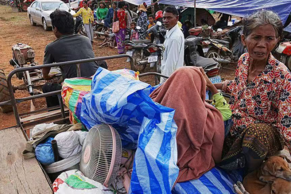 Thailand_Cambodia_Border_Clashes_Force_Mass_Evacuations_in_Northern_Cambodia video poster