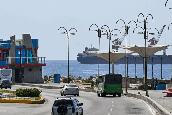 US_Admiral_s__Double_Tap__Strike_Sparks_Legal_Debate_in_2025