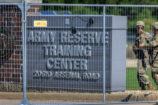 U_S__Supreme_Court_Blocks_Trump_s_Illinois_Guard_Deployment