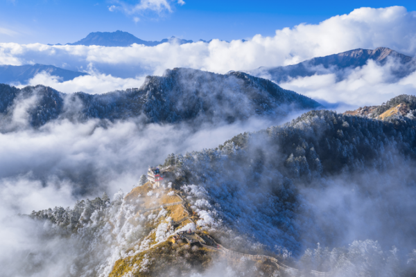 Winter_Wonderland__Rime_Ice_Transforms_Xiling_Snow_Mountain_into_Ethereal_Paradise