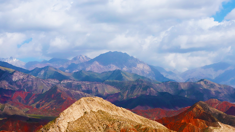 Xinjiang_Forum_Boosts_Central_Asia_Trade_Ties_in_2025