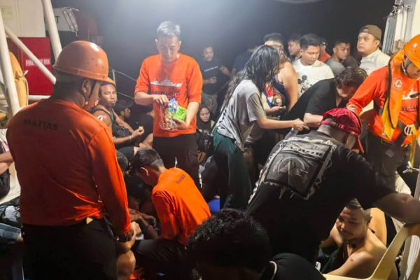 7_Dead_as_Philippine_Ferry_Sinks_with_Over_350_Aboard