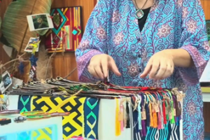 American_Weaves_Cultural_Bonds_Through_Hainan_s_Li_Brocade_Tradition video poster