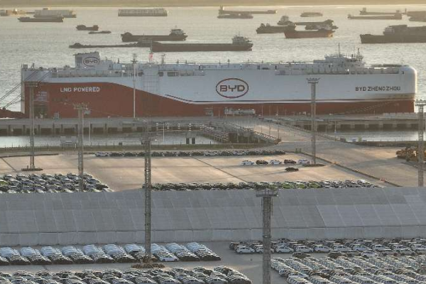 BYD_Surpasses_Tesla_as_Global_EV_Leader_in_2025_Sales