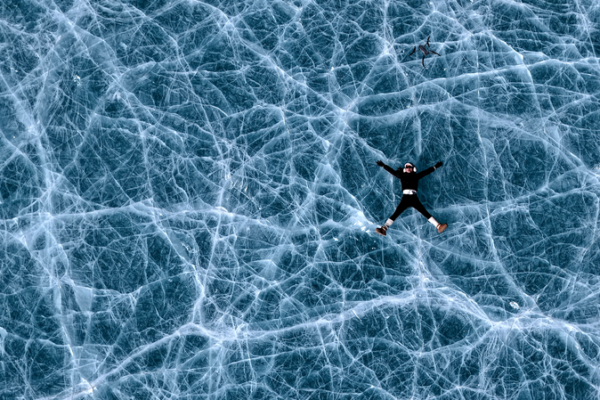 Blue_Ice_Wonder_Draws_Winter_Travelers_to_Tibet_s_Qiongmu_Gonga