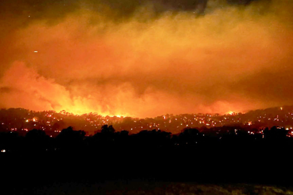 Catastrophic_Bushfires_Trigger_Mass_Evacuations_in_Southeast_Australia