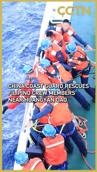 China_Coast_Guard_Rescues_13_Filipinos_Near_Huangyan_Dao video poster