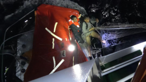 China_Coast_Guard_Rescues_17_Filipino_Crew_Members_in_Joint_Operation