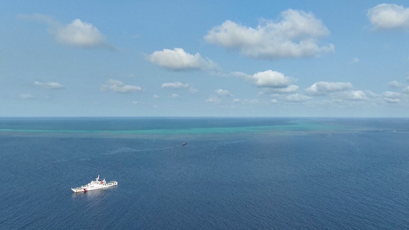 China_Coast_Guard_Rescues_21_Philippine_Crew_Near_Huangyan_Dao - Khabar Asia China_Coast_Guard_Rescues_21_Philippine_Crew_Near_Huangyan_Dao